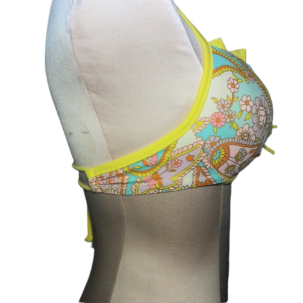 Victoria’s Secret bikini top. Ruffled accent. Size 32DD - Picture 3 of 9